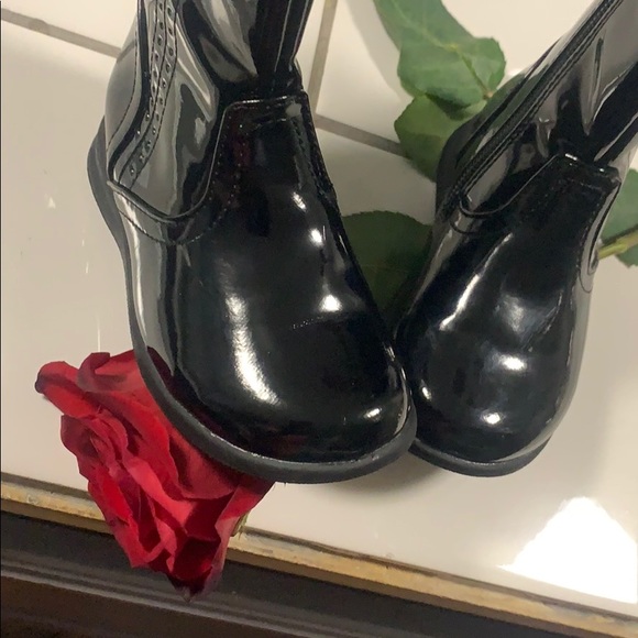 Boots - Picture 5 of 8